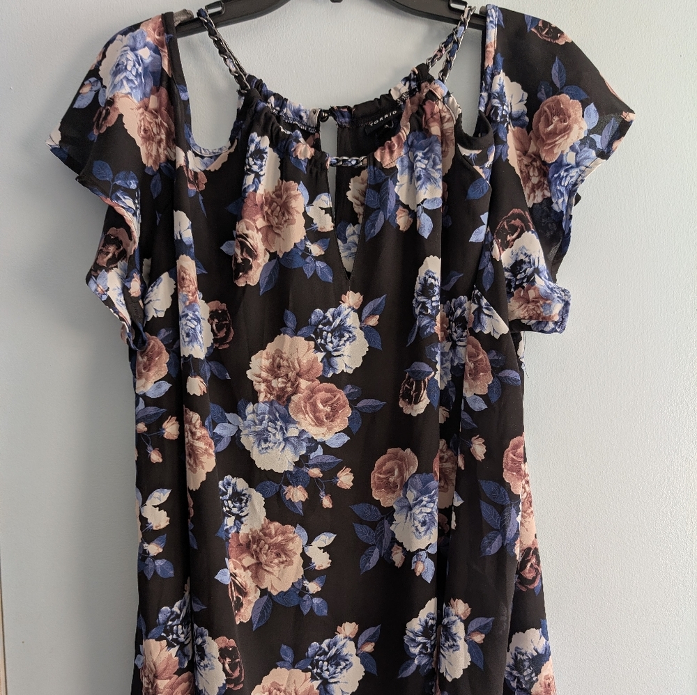 Torrid Size 3 Top With Flowers